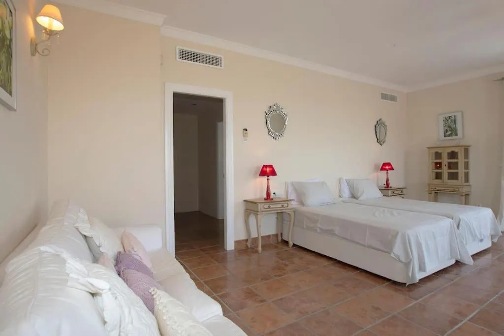 R35 Spacious Private Villa&Pool Marbella Villa