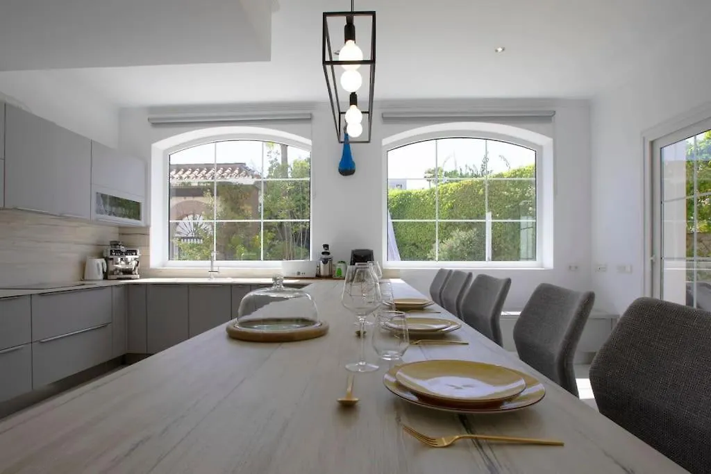 R35 Spacious Private Villa&Pool Marbella 0*,