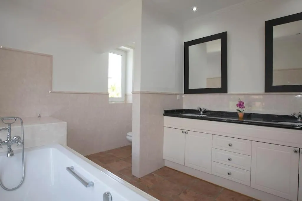 R35 Spacious Private Villa&Pool Marbella 0*,